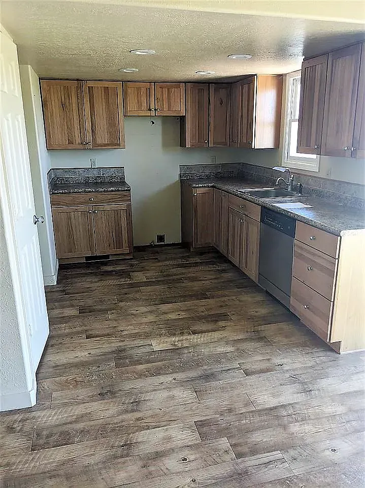 3 bed, 1030 sqft, $1,500 — Photo 2