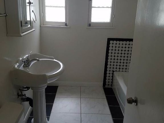5th image of 909 S Serrano Ave APT 11