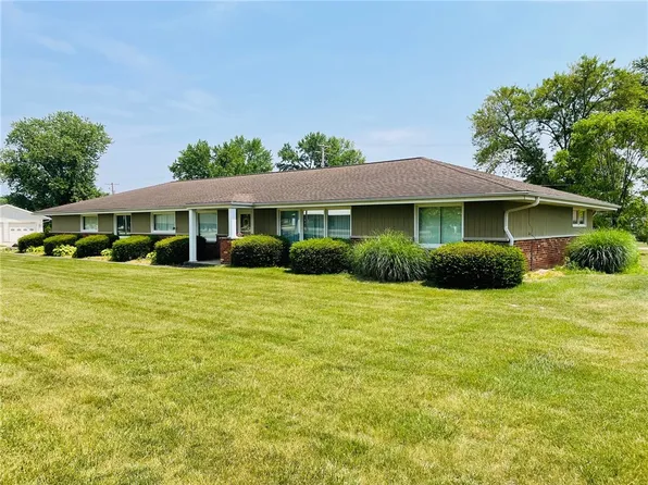 1428 E Country Dr, Teutopolis, IL 62467