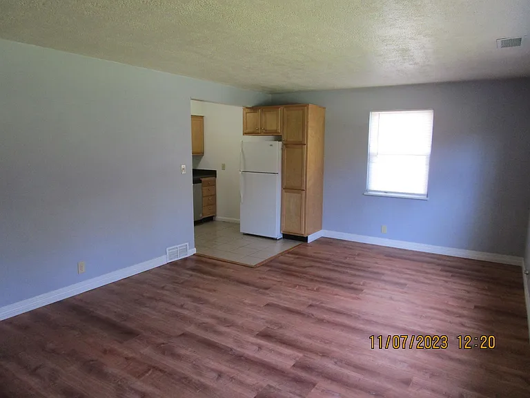 804 S Elm St #4 — Photo 2