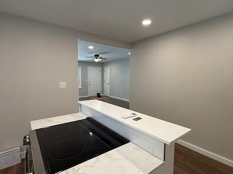 318 E 5th St — Photo 14