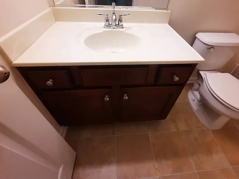 2nd Floor - Full (1) Bath