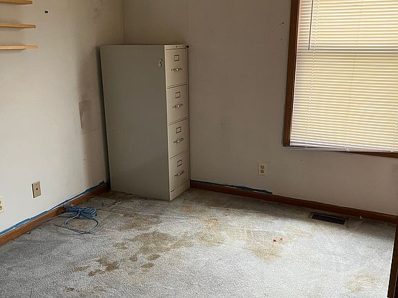 5th image of 119 E 13th St