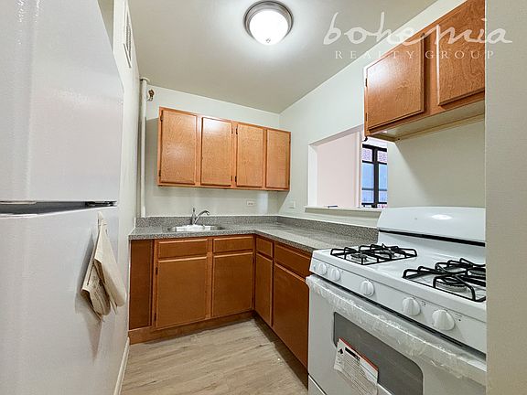 2nd image of 652 Southern Blvd APT 5C