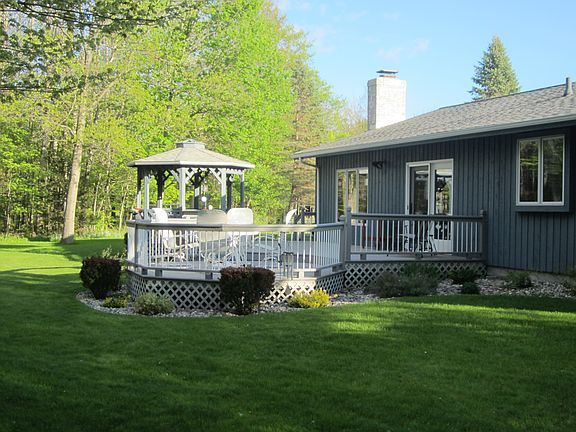 Large Deck w/gazebo
