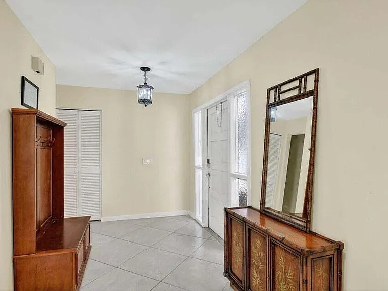 324 Orange Tree Dr #5 — Photo 8