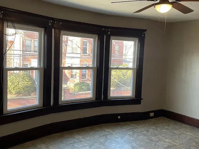 191 S Maple Ave — Photo 5