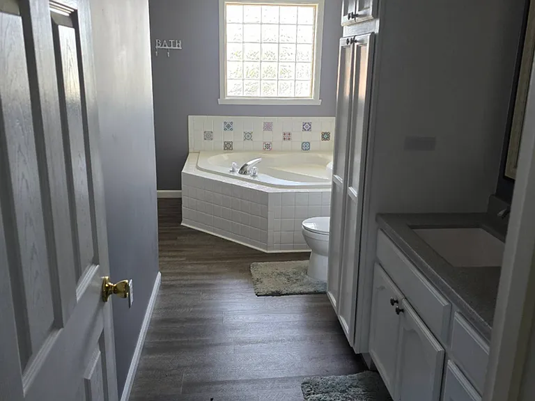 233 Luke Ct — Photo 3