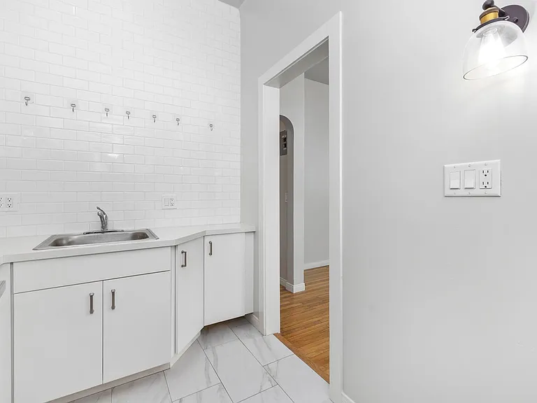 3843 Park Blvd #6 — Photo 10