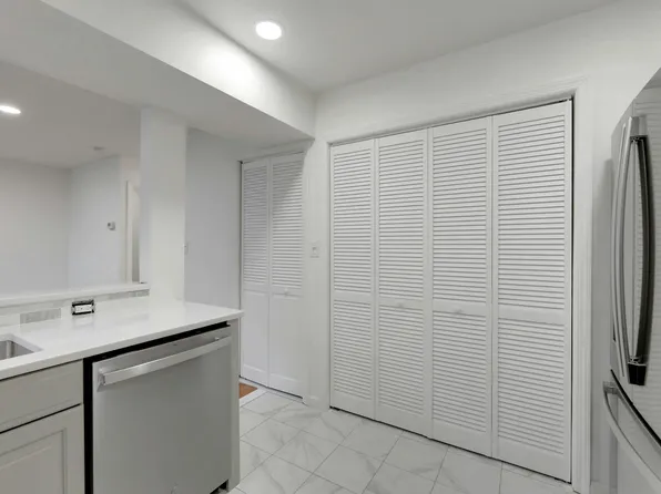 726 Mainsail Lane image 17 of 39