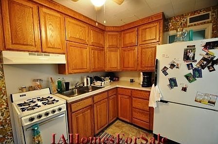 Kitchen, New flooring in 2012!