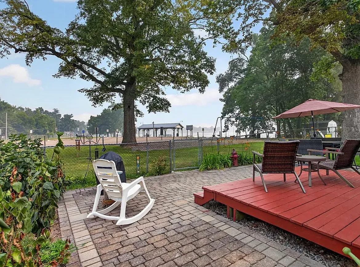 2 bed, 1326 sqft, $2,000 — Photo 3