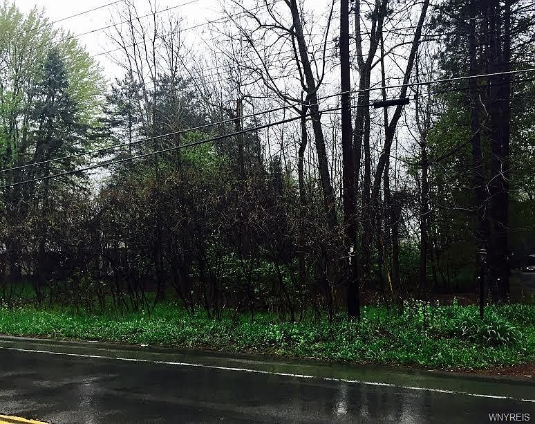 2nd image of 296 Paradise Rd