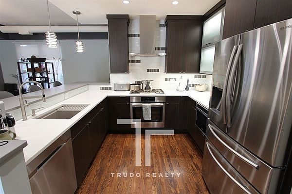 1st image of 4110 N Lincoln Ave #208