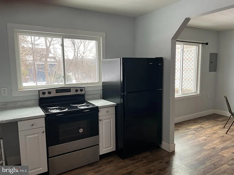 604 E Oak St — Photo 8