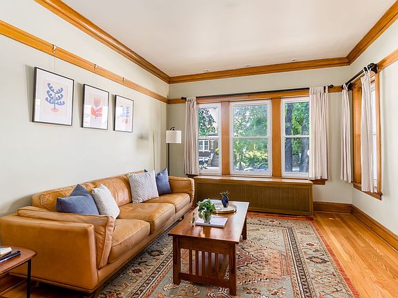 4th image of 2421 Wesley Ave