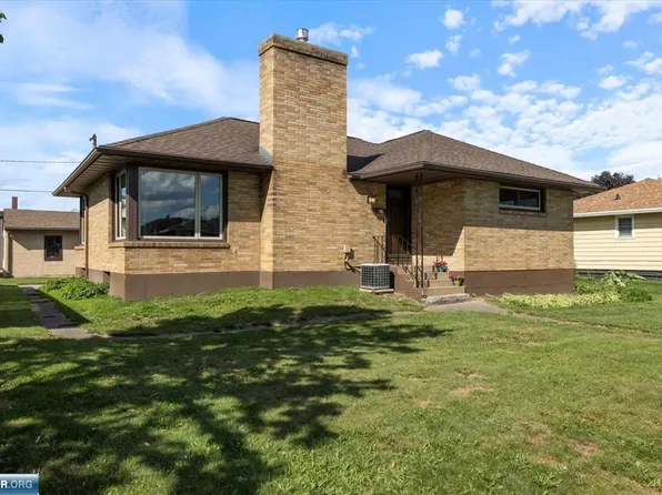 907 9th St S, Virginia, MN 55792