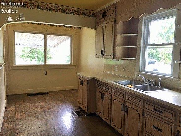 3rd image of 320 S Broadway St