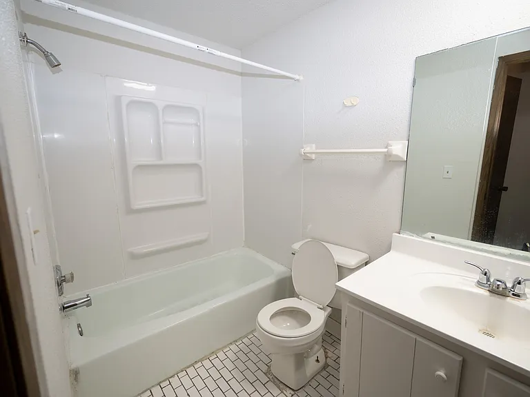 Meadow Park Apartments — Photo 12
