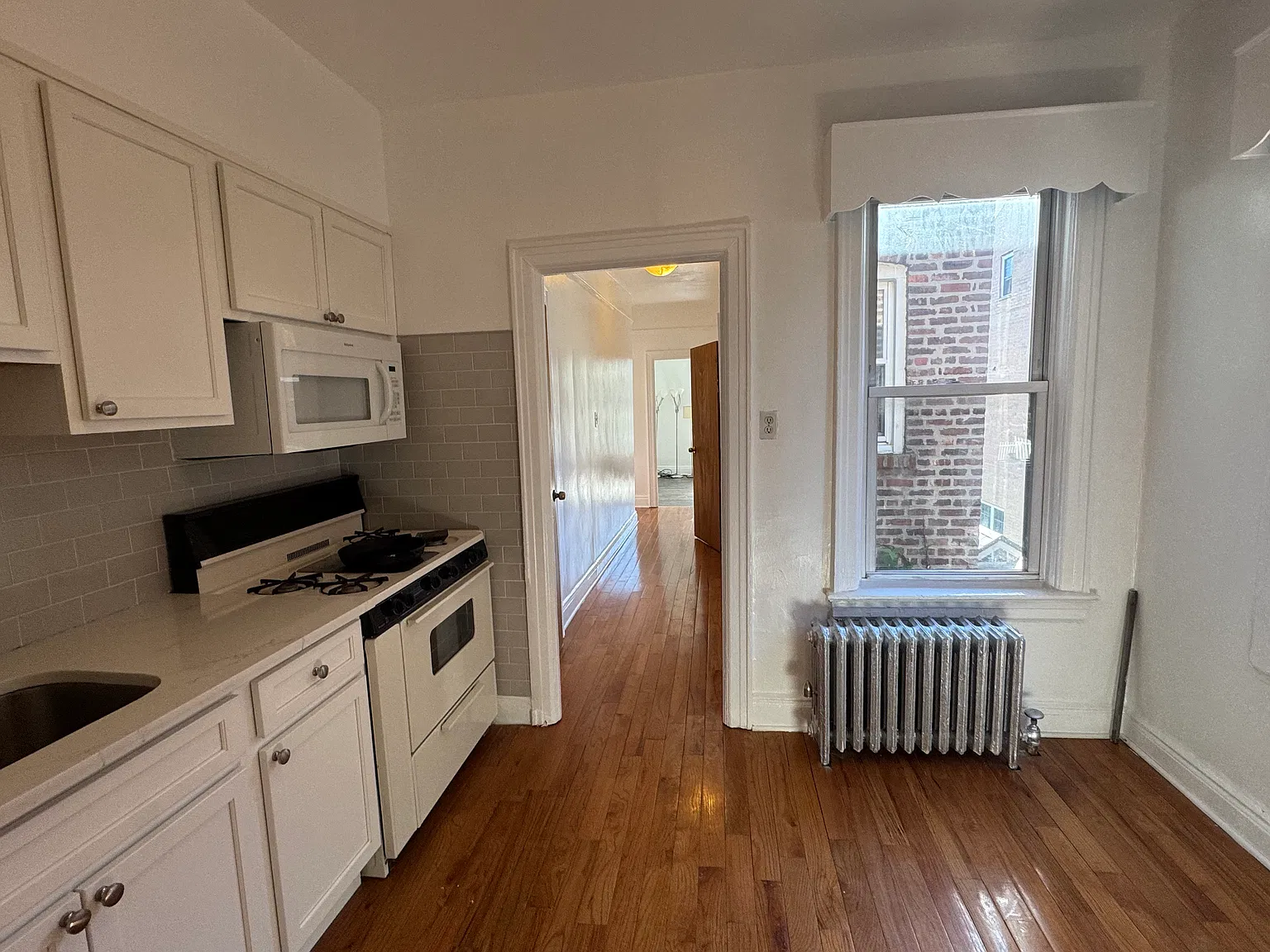 Ampere Ave, Bronx — Photo 1