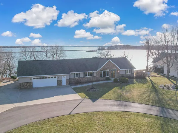 N9507 Northern Shrs, Fox Lake, WI 53933