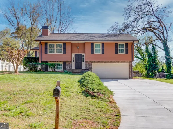 6319 Laurelwood Trl, Flowery Branch, GA 30542