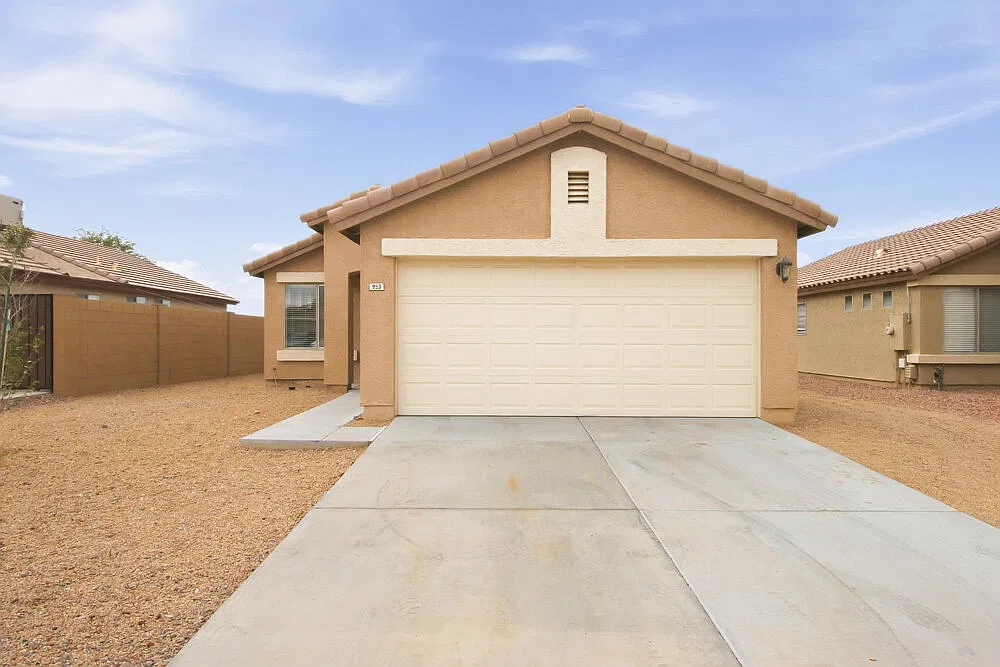 3 bed, 2.0 bath, 1312 sqft, $2,035 — Photo 1