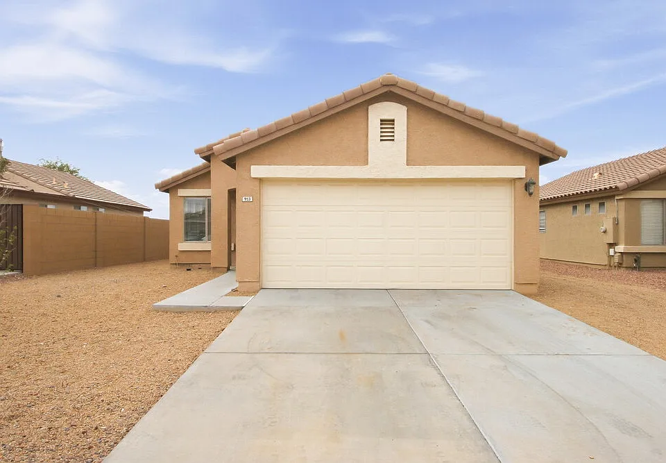 953 E Greenlee Ave