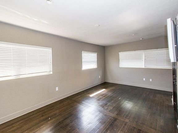 5th image of 613 Lake Como Cir