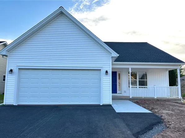 38 McCormick Ln, Brockport, NY 14420