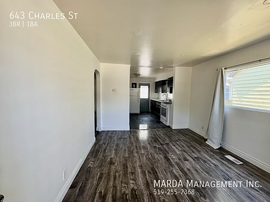 Charming 3 Bed 1 Bath W/ Large Yard & Central Air + Hydro, Water & Gas — Photo 3