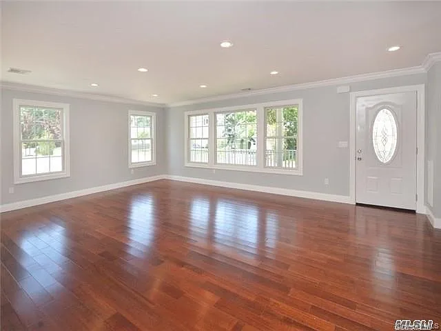 3 bed, 2.5 bath, 1800 sqft, $6,000 — Photo 2