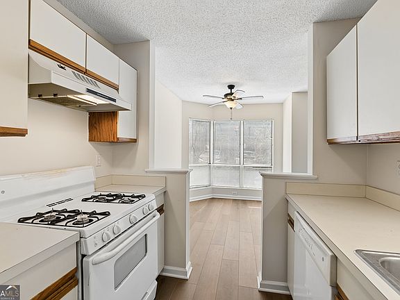 4th image of 244 13th St NE APT 121