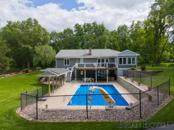 1665 Laraway Lake Dr SE, Grand Rapids, MI 49546