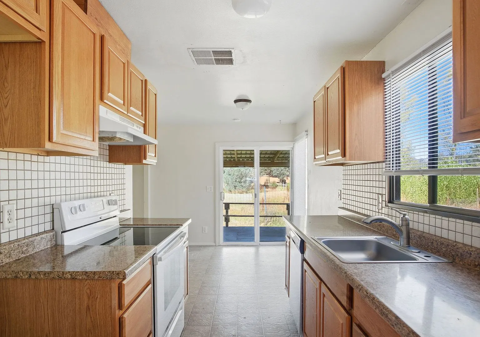 912 Feather Drive — Photo 4