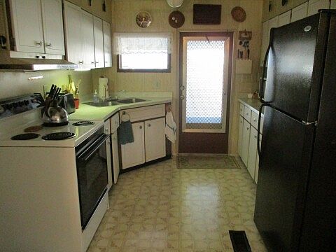 3rd image of 705 Satsuma St