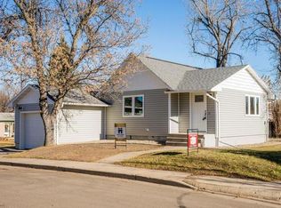 422 4th Ave NW, Hazen, ND 58545