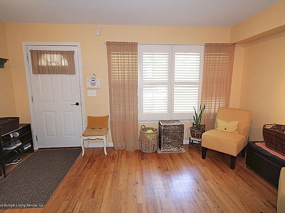 3rd image of 14 Trina Ln