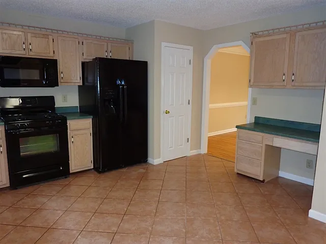48 Cambridge Ct — Photo 3