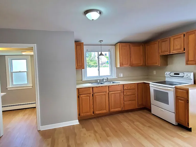 31 Thompson St #31 — Photo 10