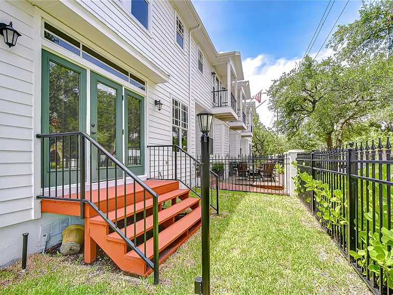 113 Bosphorous Ave #5 — Photo 8