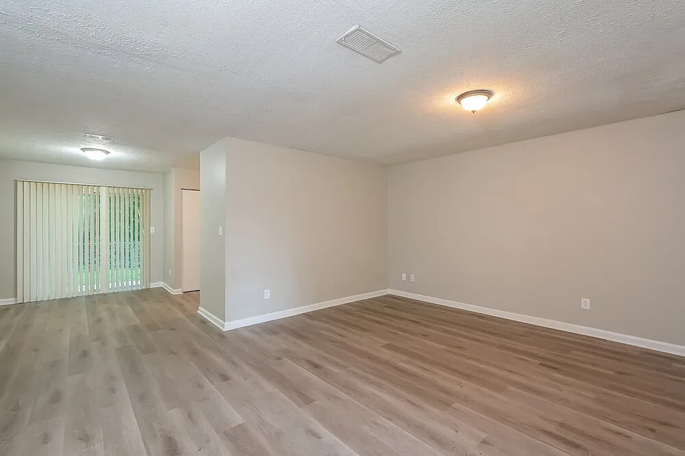3 bed, 2.0 bath, 1208 sqft, $1,800 — Photo 4