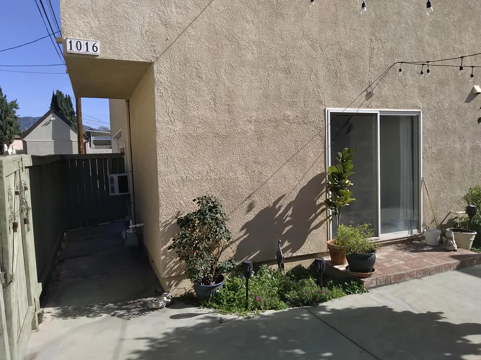 S Main St