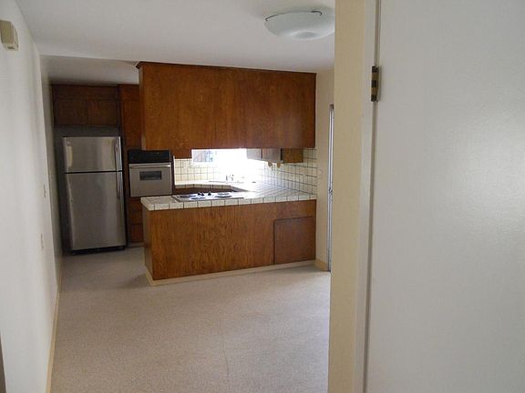 Kitchen & Dining Area