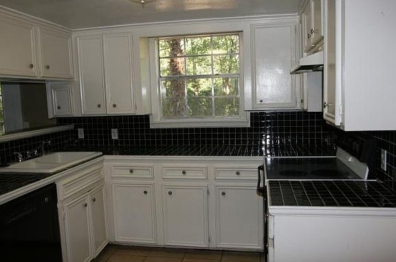 4th image of 3202 Chimney Rock Dr