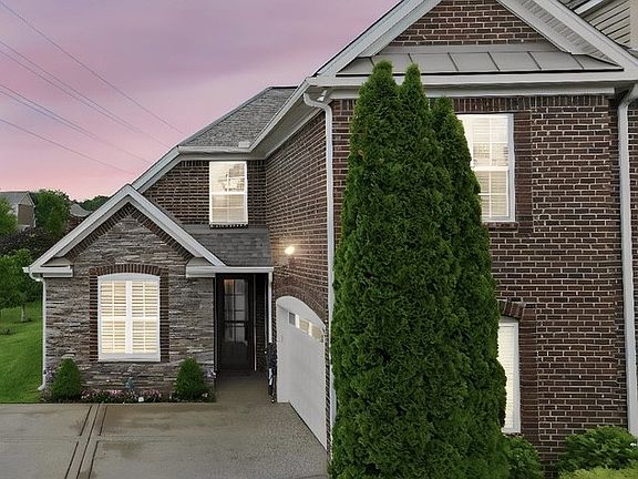 3rd image of 1010 Larkwood Dr
