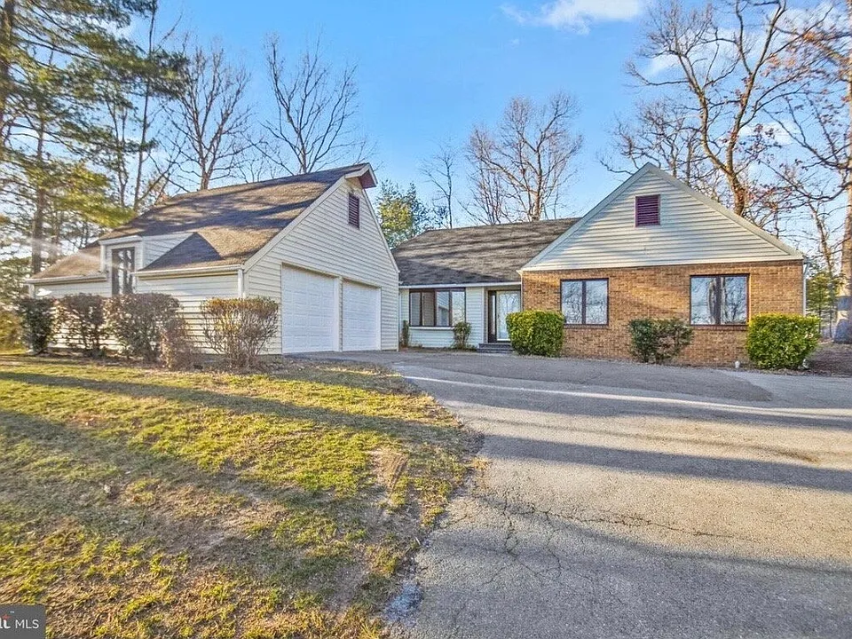 206 Fairway Cir