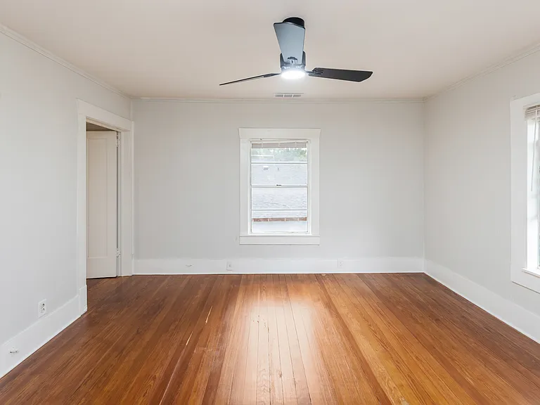 1025 W Walker St — Photo 20