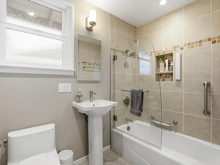 1581 Fernside St — Photo 10