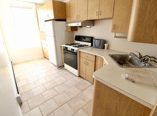 7218 62nd St #2R, Ridgewood, NY 11385